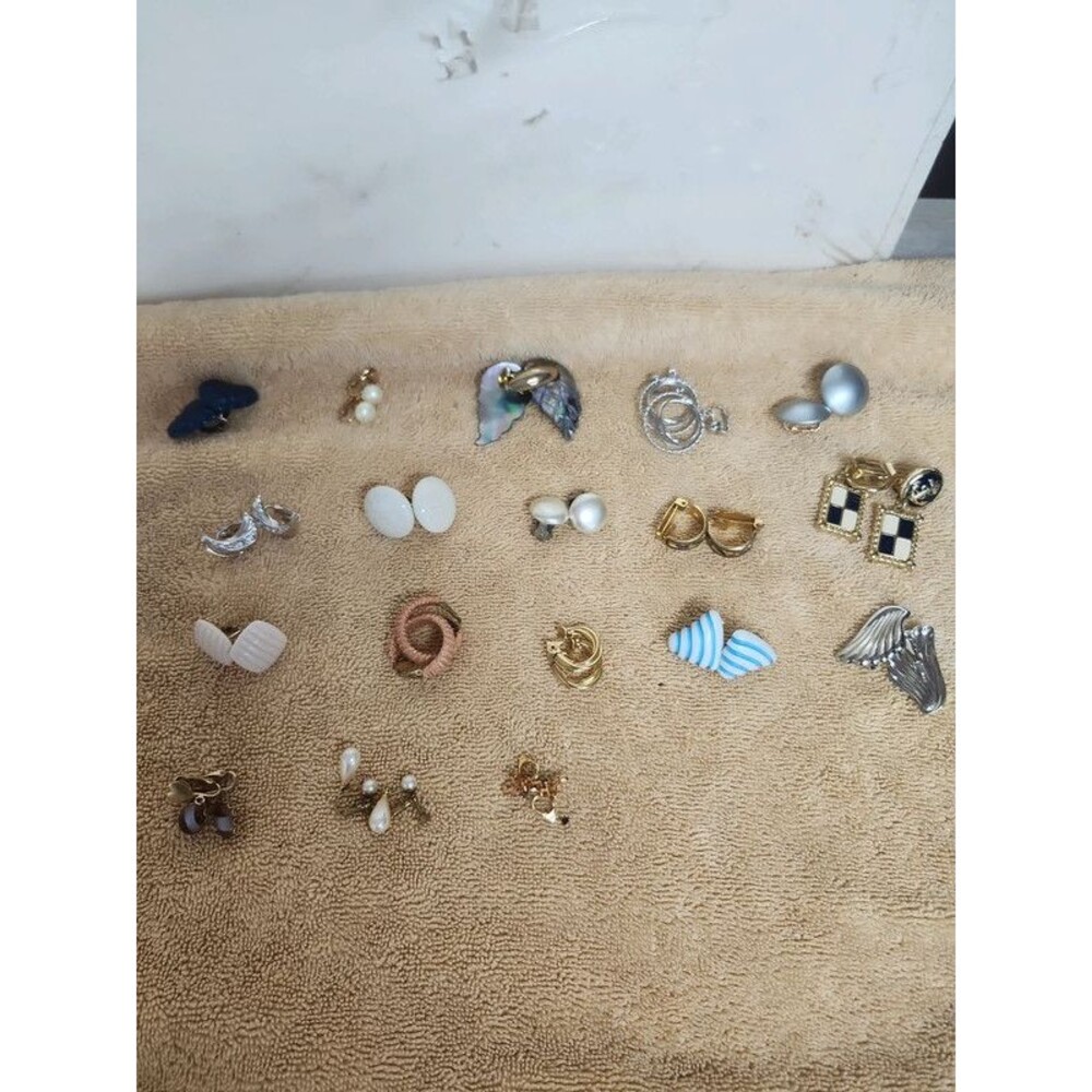 16 pair vintage  clip on and screw back earrings